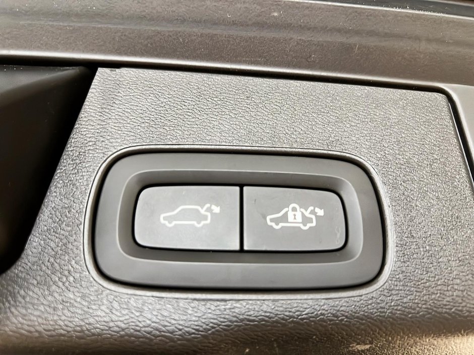 Volvo XC60 B5 PLUS DARK CUIR TOIT PANO NAV 4RM 2024-14