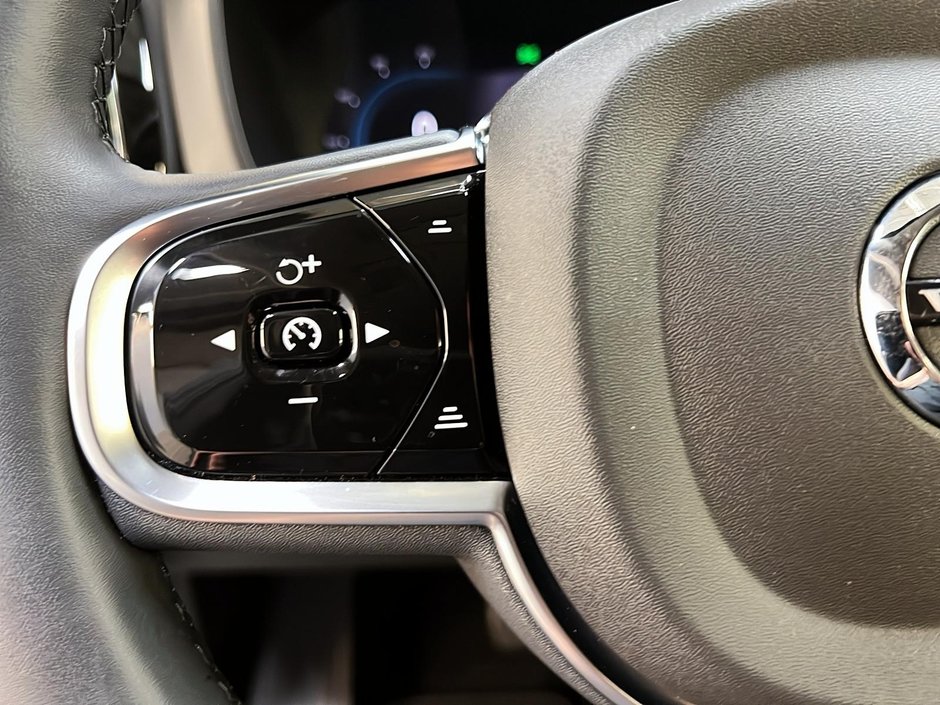 Volvo XC60 B5 PLUS DARK CUIR TOIT PANO NAV 4RM 2024-22