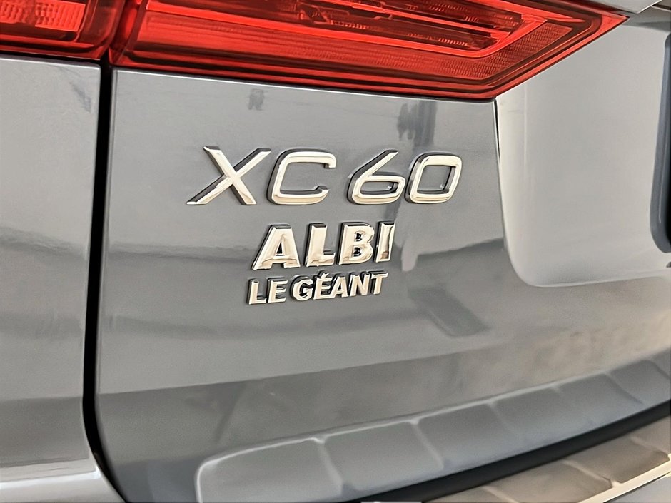 Volvo XC60 B5 PLUS DARK CUIR TOIT PANO NAV 4RM 2024-28