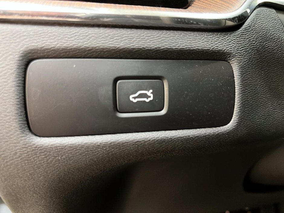 Volvo XC60 B5 PLUS CUIR TOIT PANO NAV 4RM 2024-23