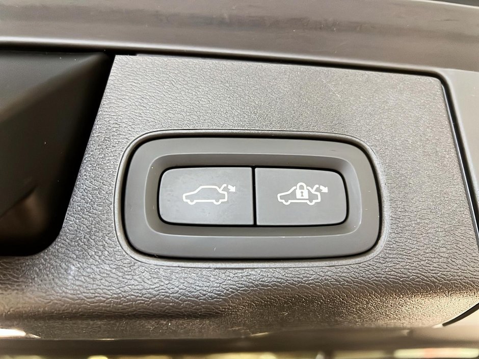 Volvo XC60 B5 PLUS CUIR TOIT PANO NAV 4RM 2024-14