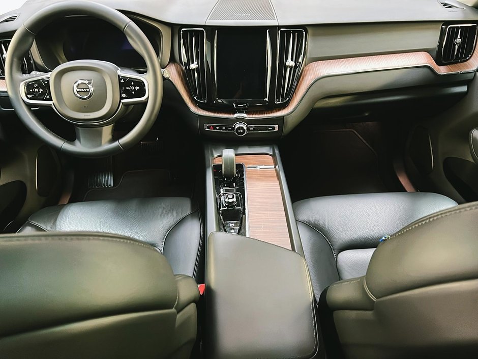 Volvo XC60 B5 PLUS CUIR TOIT PANO NAV 4RM 2024-11