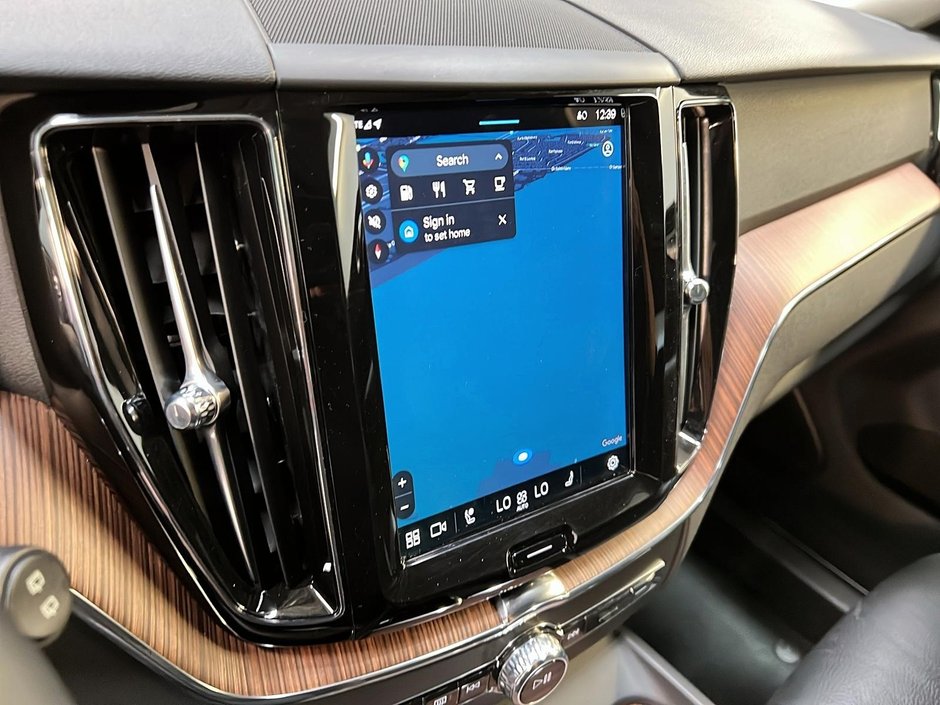 Volvo XC60 B5 PLUS DARK CUIR TOIT PANO NAV 4RM 2024-19