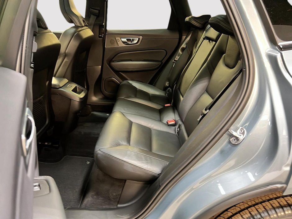 Volvo XC60 B5 PLUS DARK CUIR TOIT PANO NAV 4RM 2024-8