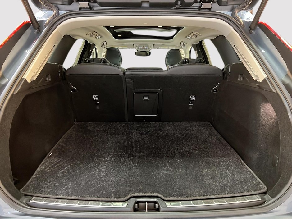 Volvo XC60 B5 PLUS DARK CUIR TOIT PANO NAV 4RM 2024-13