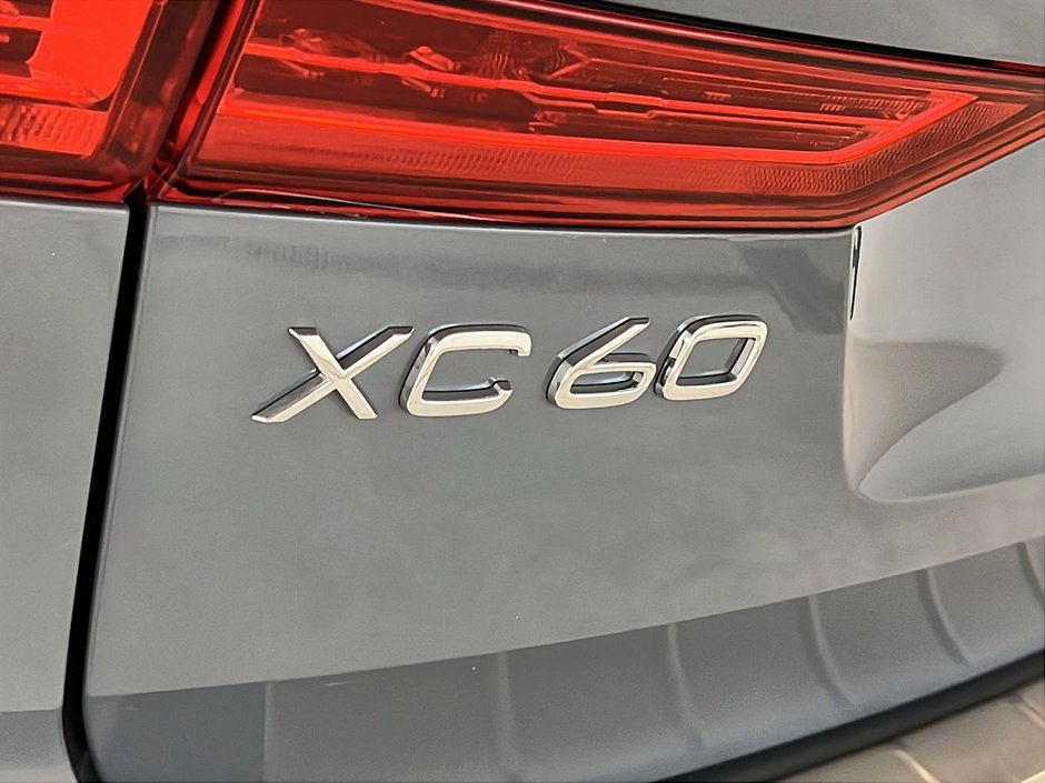 Volvo XC60 B5 PLUS DARK CUIR TOIT PANO NAV 4RM 2024-28