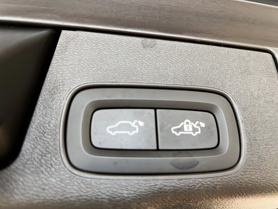 Volvo XC60 B5 PLUS DARK CUIR TOIT PANO NAV 4RM 2024-14