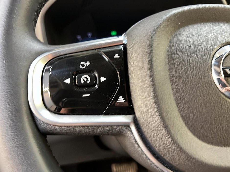 Volvo XC60 B5 PLUS DARK CUIR TOIT PANO NAV 4RM 2024-22