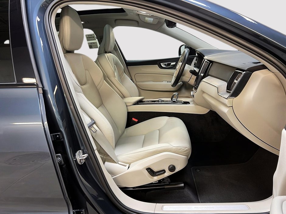 Volvo XC60 T8 RECHARGE PLUS CUIR TOIT PANO 4RM 2024-8