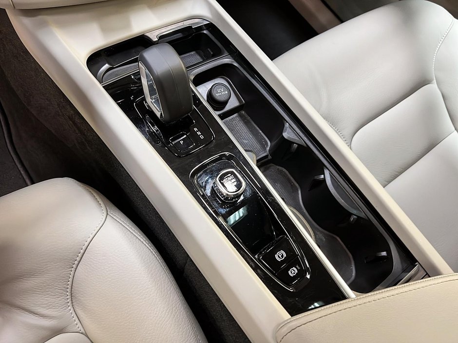 Volvo XC60 T8 RECHARGE PLUS CUIR TOIT PANO 4RM 2024-16