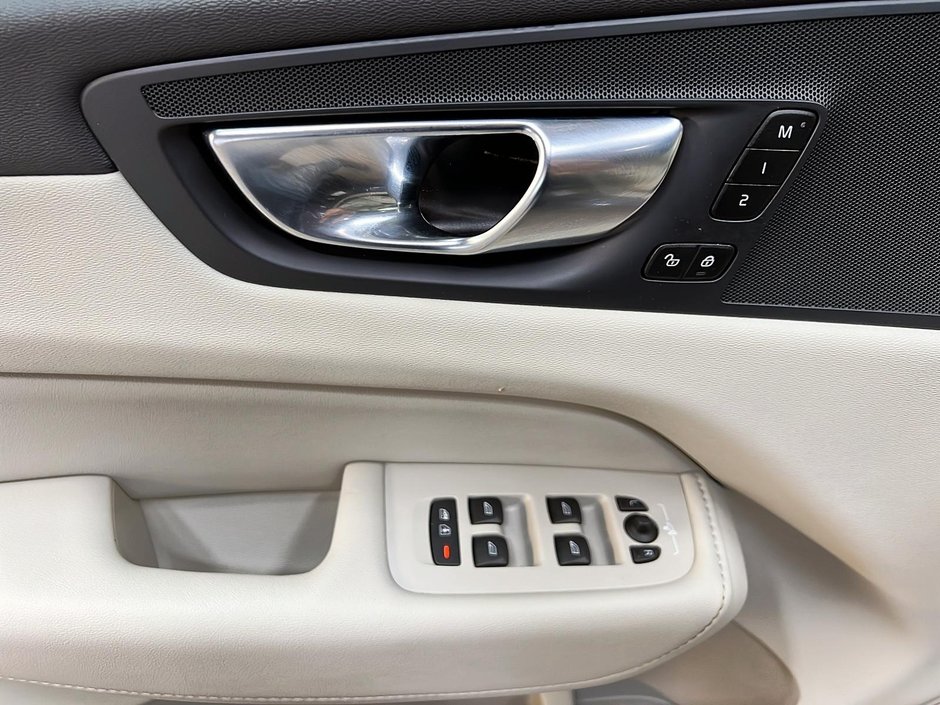 Volvo XC60 T8 RECHARGE PLUS CUIR TOIT PANO 4RM 2024-25