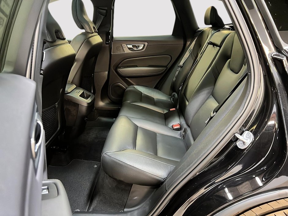 Volvo XC60 B5 PLUS DARK CUIR TOIT PANO NAV 4RM 2024-8