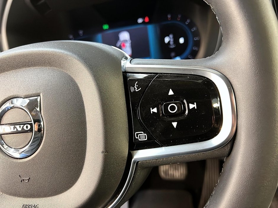 Volvo XC60 B5 PLUS DARK CUIR TOIT PANO NAV 4RM 2024-21