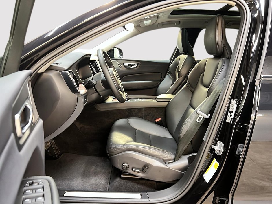 Volvo XC60 B5 PLUS DARK CUIR TOIT PANO NAV 4RM 2024-6