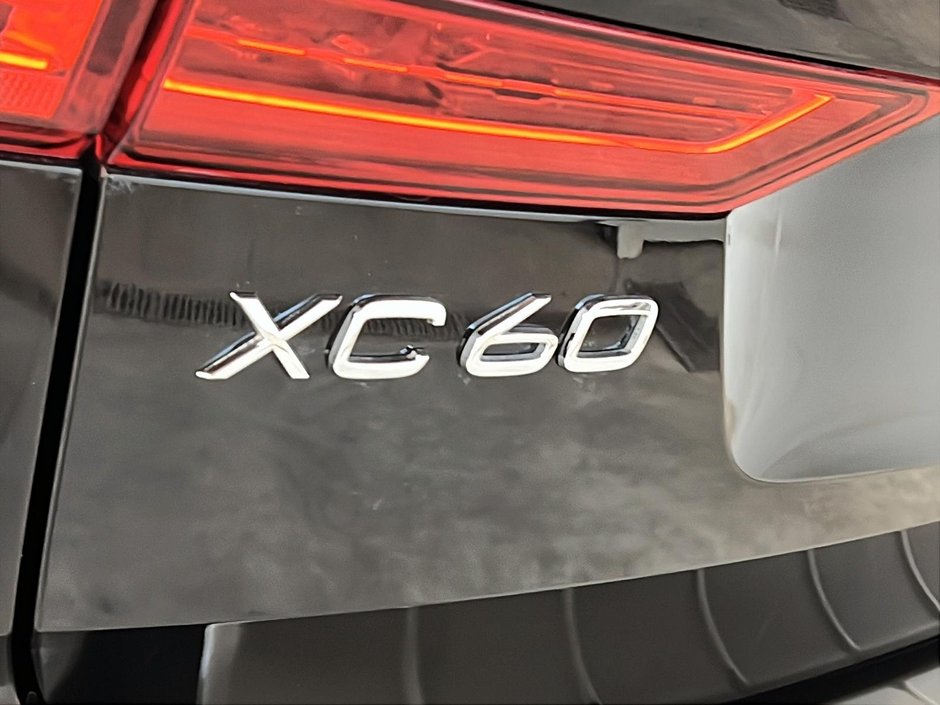 Volvo XC60 B5 PLUS DARK CUIR TOIT PANO NAV 4RM 2024-28