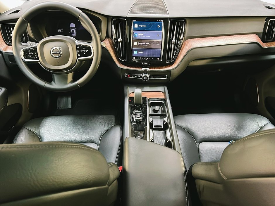 Volvo XC60 B5 PLUS DARK CUIR TOIT PANO NAV 4RM 2024-11