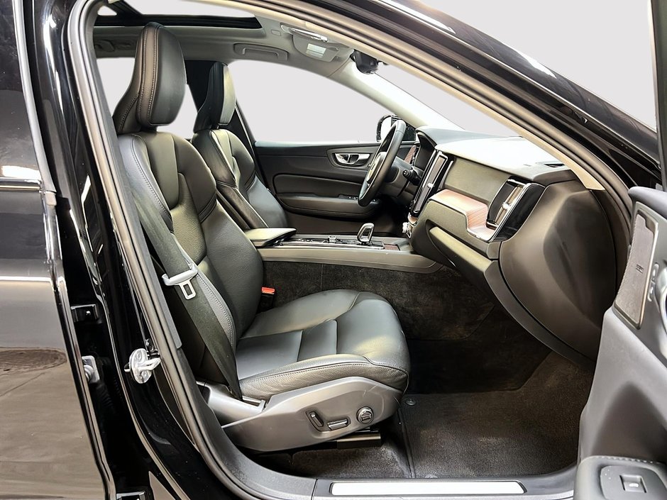 Volvo XC60 B5 PLUS DARK CUIR TOIT PANO NAV 4RM 2024-7