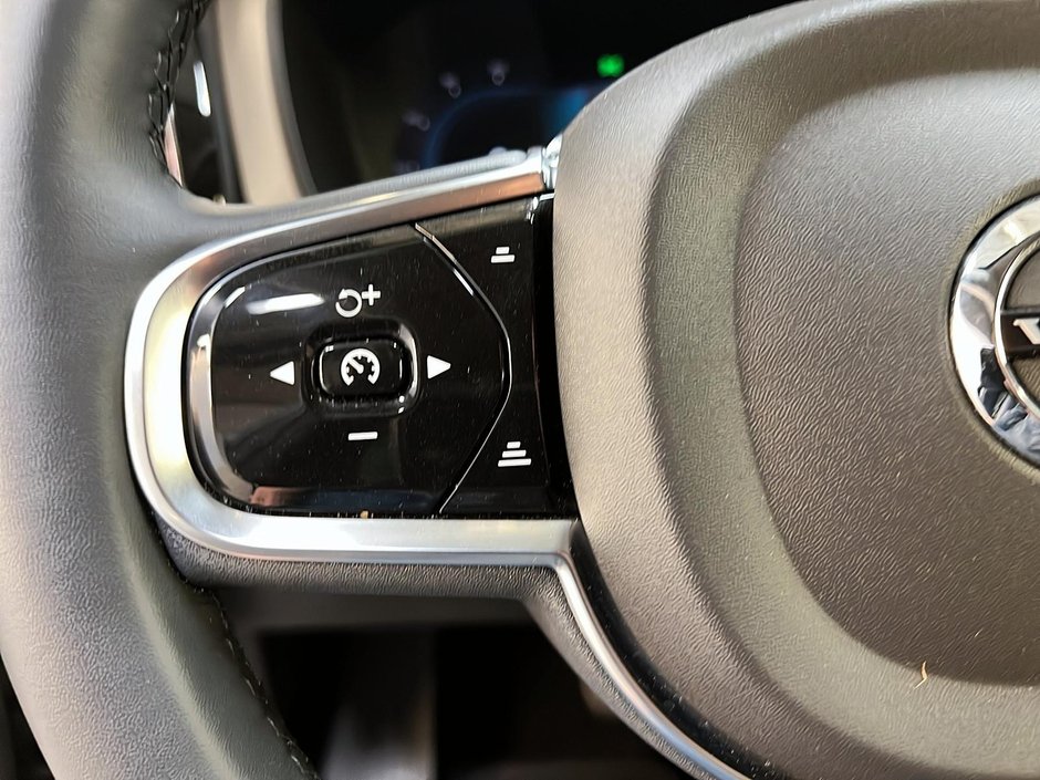 Volvo XC60 B5 PLUS DARK CUIR TOIT PANO NAV 4RM 2024-22