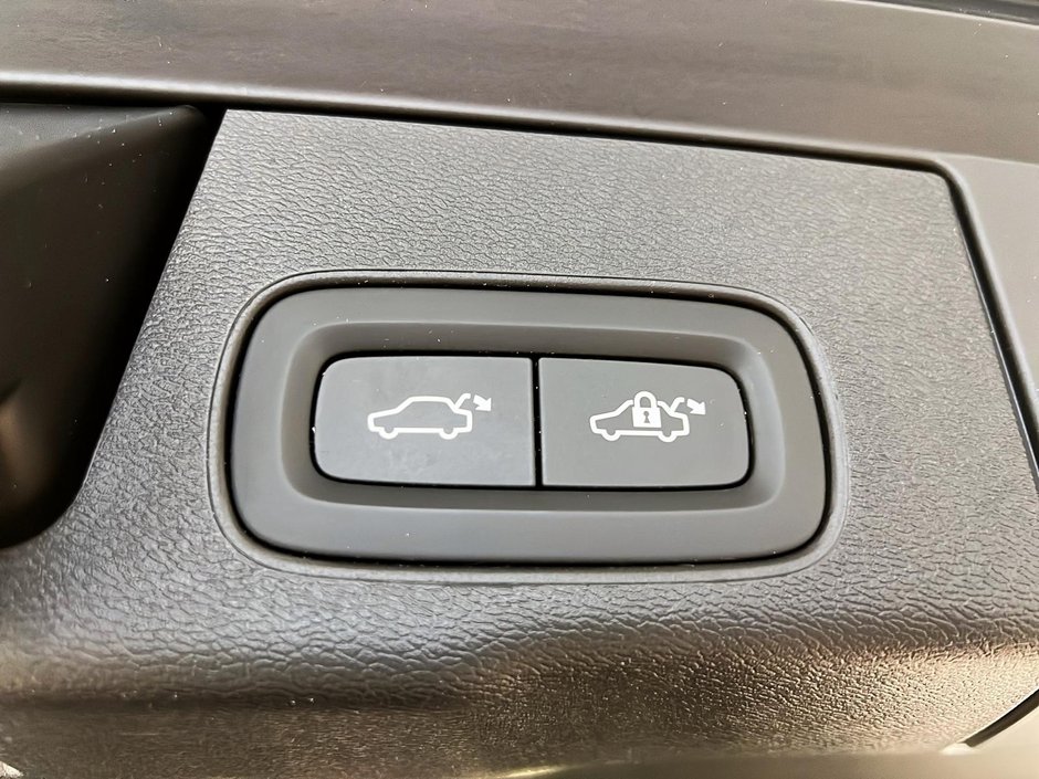 Volvo XC60 B5 PLUS DARK CUIR TOIT PANO NAV 4RM 2024-14