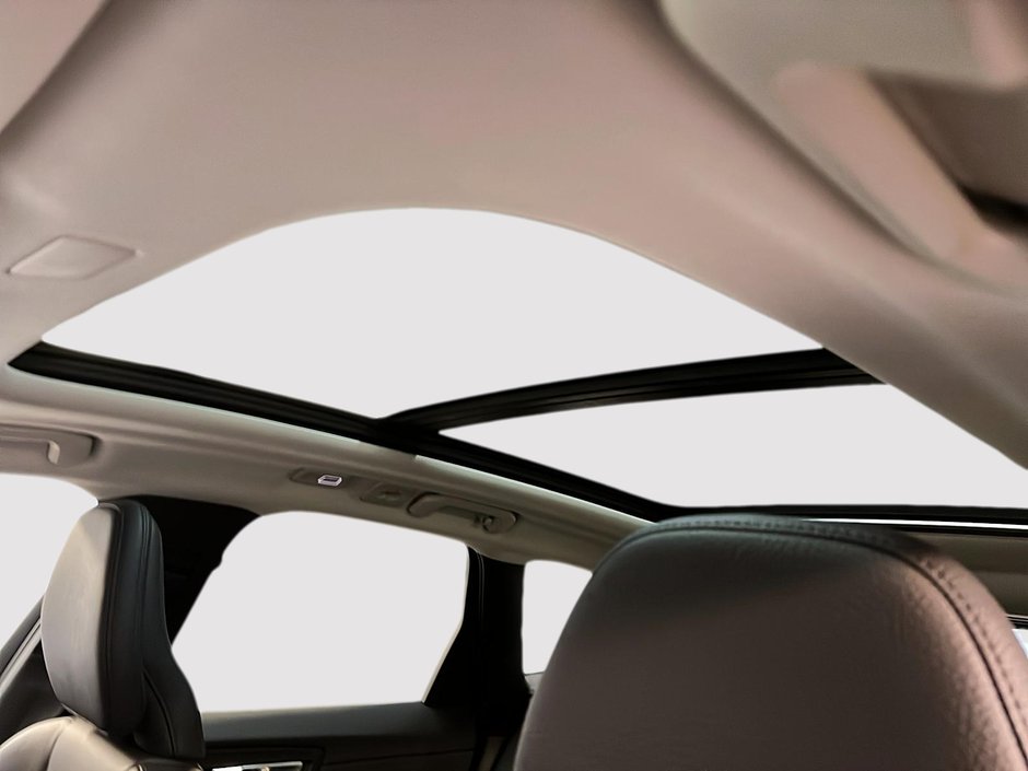 Volvo XC60 B5 PLUS DARK CUIR TOIT PANO NAV 4RM 2024-9