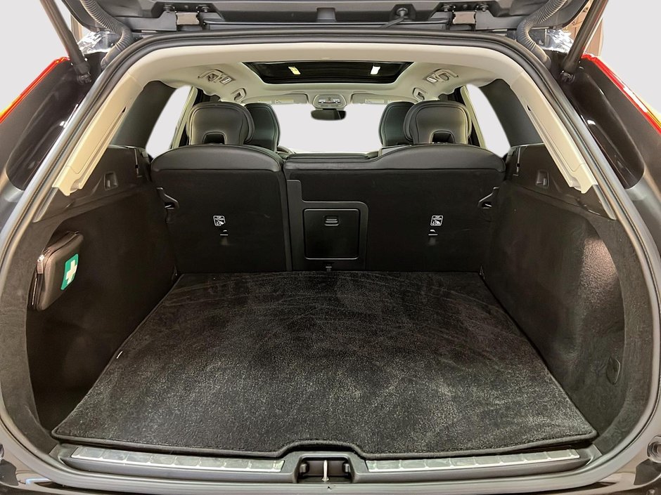 Volvo XC60 B5 PLUS DARK CUIR TOIT PANO NAV 4RM 2024-13