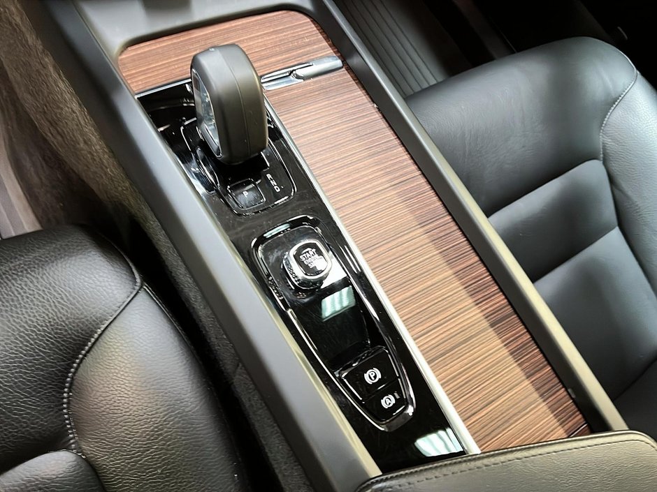 Volvo XC60 B5 PLUS CUIR TOIT PANO 4RM 2024-15