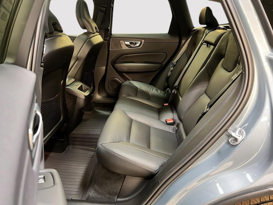 Volvo XC60 B5 PLUS CUIR TOIT PANO 4RM 2024-8