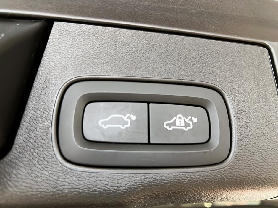 Volvo XC60 B5 PLUS CUIR TOIT PANO 4RM 2024-14