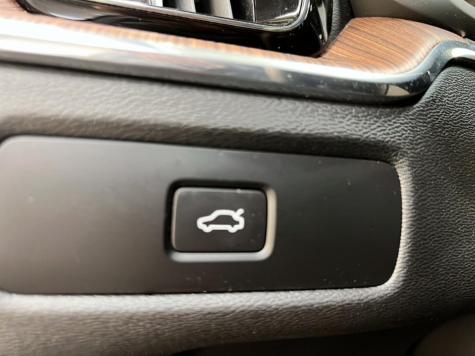 Volvo XC60 B5 PLUS CUIR TOIT PANO 4RM 2024-23