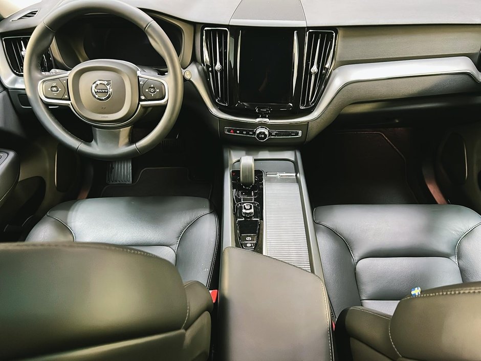 Volvo XC60 B5 CORE CUIR TOIT NAV 4RM 2025-11