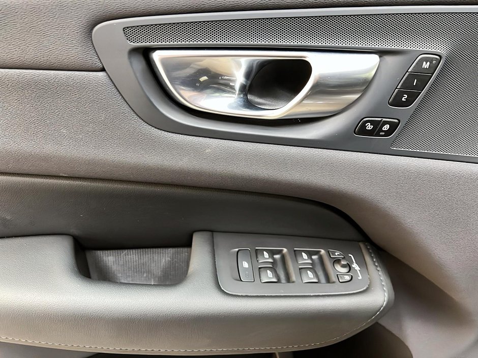 Volvo XC60 B5 CORE CUIR TOIT NAV 4RM 2025-24