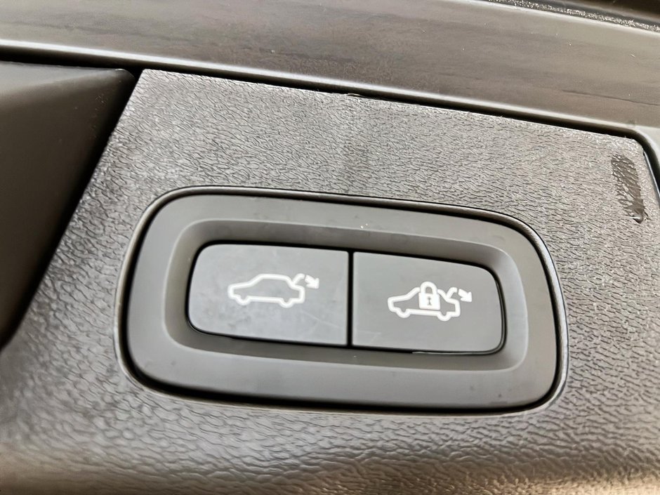 Volvo XC60 B5 CORE CUIR TOIT PANO NAV 4RM 2025-14