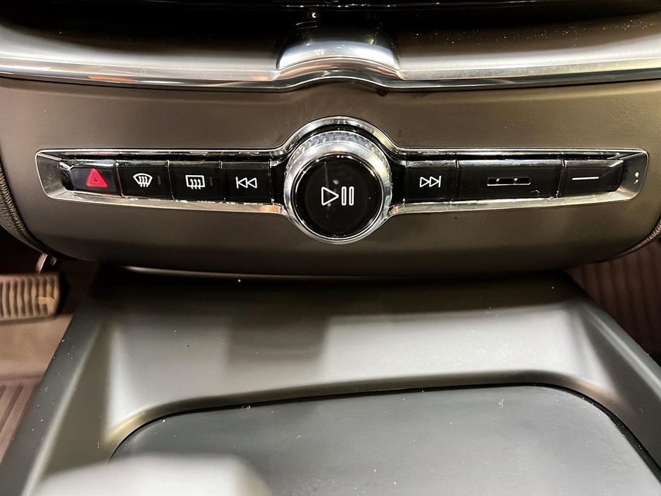 Volvo XC60 B5 CORE CUIR TOIT PANO NAV 4RM 2025-16