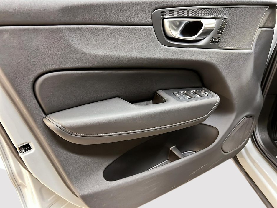 Volvo XC60 B5 PLUS CUIR TOIT PANO NAV 4RM 2025-25