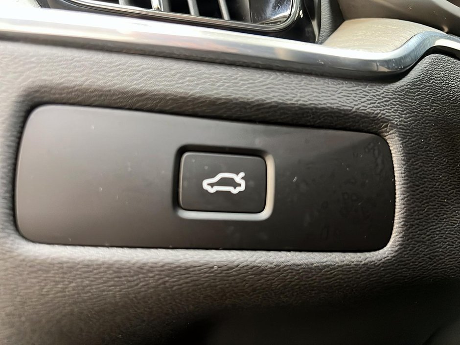 Volvo XC60 B5 PLUS CUIR TOIT PANO NAV 4RM 2025-23