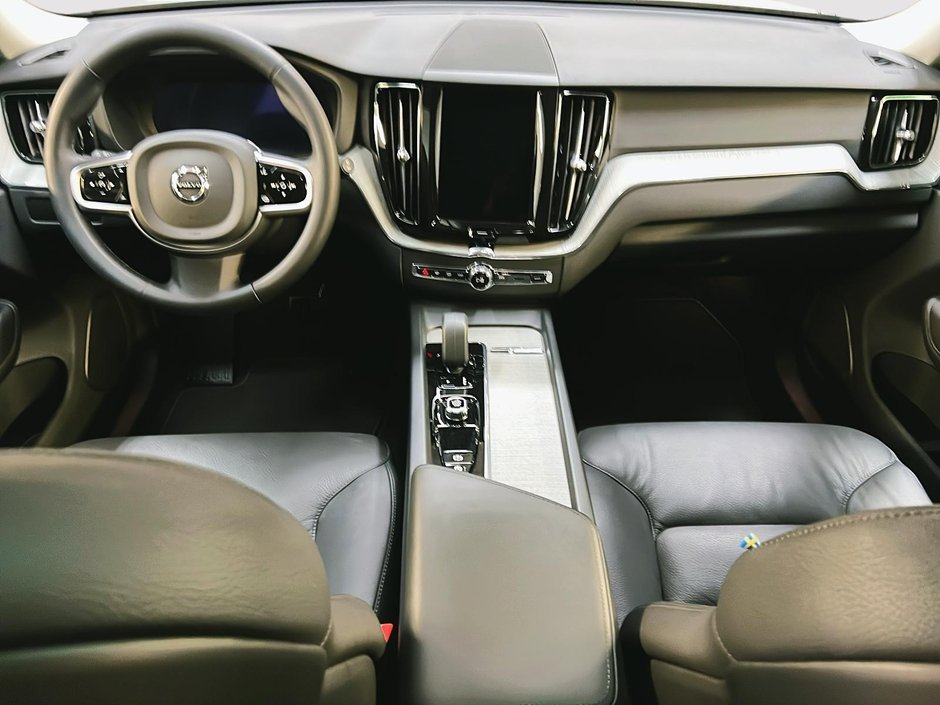 Volvo XC60 B5 PLUS CUIR TOIT PANO NAV 4RM 2025-11