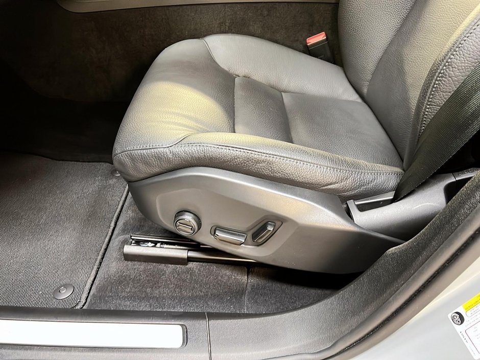 Volvo XC60 B5 PLUS CUIR TOIT PANO NAV 4RM 2025-26