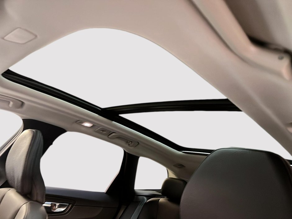 Volvo XC60 B5 PLUS CUIR TOIT PANO NAV 4RM 2025-9