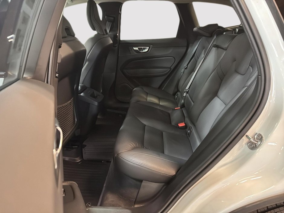 2025 Volvo XC60 B5 PLUS CUIR TOIT PANO NAV 4RM-8
