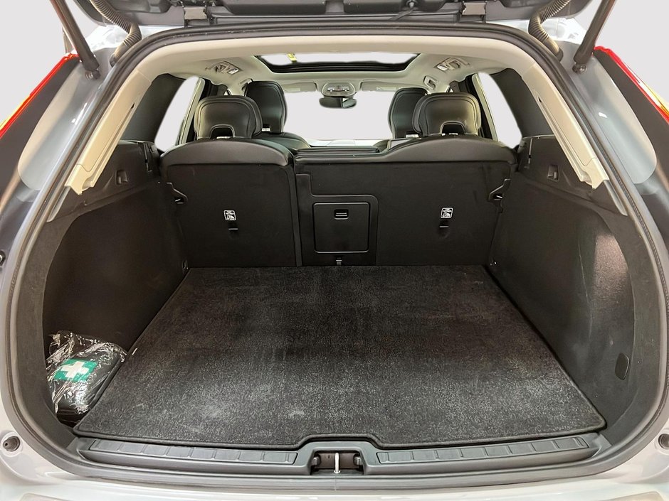 Volvo XC60 B5 CORE CUIR TOIT PANO NAV 4RM 2025-13