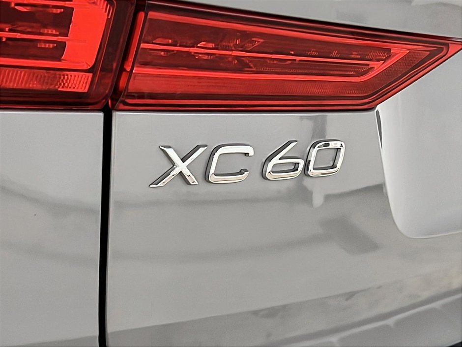 Volvo XC60 B5 CORE CUIR TOIT PANO NAV 4RM 2025-28