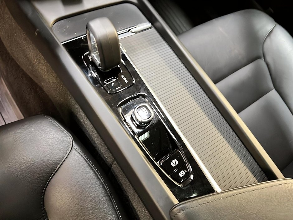 Volvo XC60 B5 CORE CUIR TOIT PANO NAV 4RM 2025-15