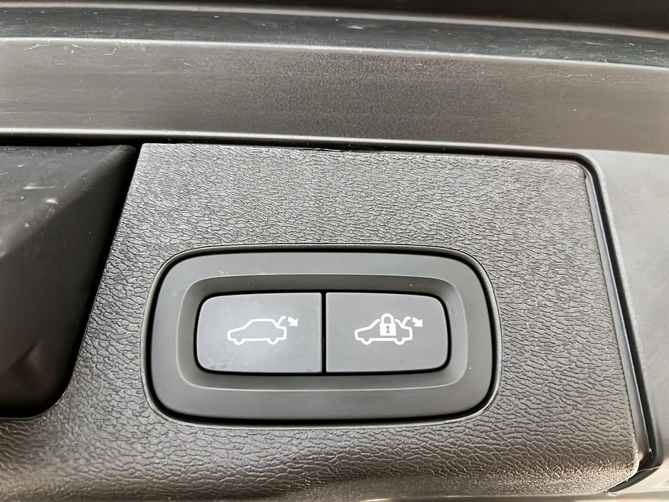 Volvo XC60 B5 CORE CUIR TOIT PANO NAV 4RM 2025-14