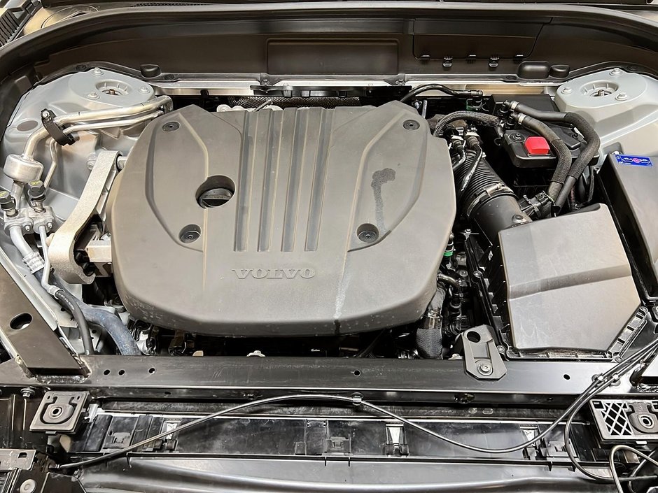 Volvo XC60 B5 CORE CUIR TOIT PANO NAV 4RM 2025-12