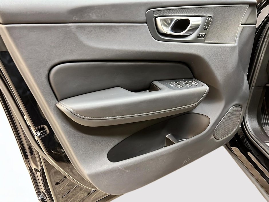 Volvo XC60 B5 PLUS CUIR TOIT PANO NAV 4RM 2025-24