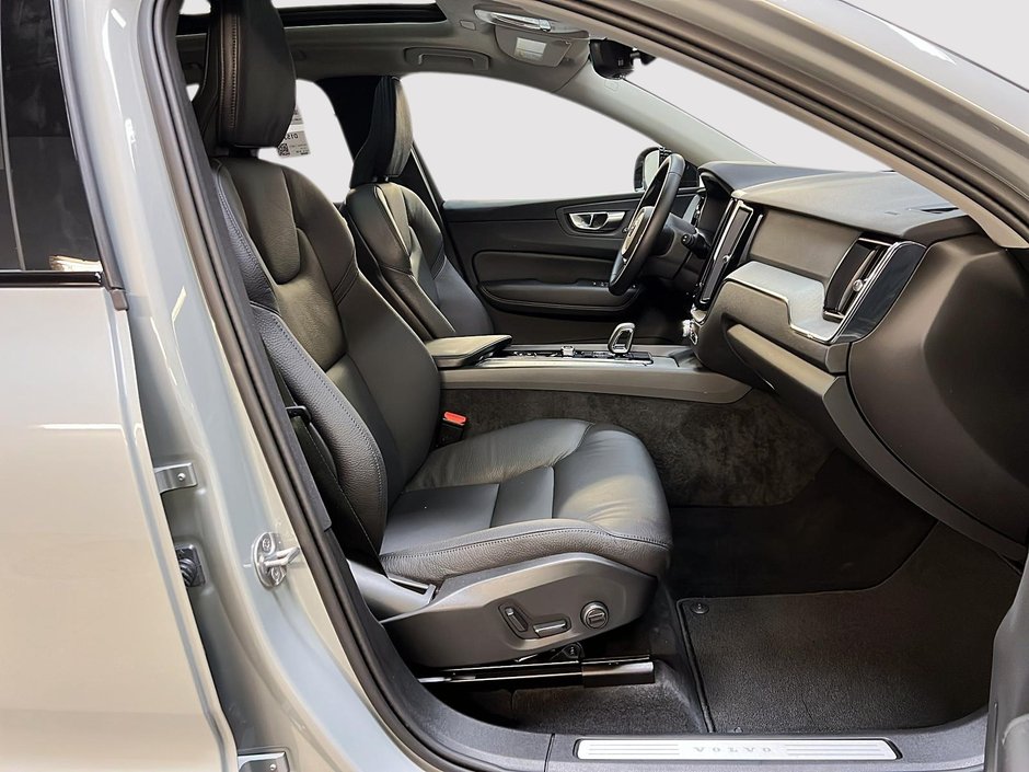 2025 Volvo XC60 B5 PLUS CUIR TOIT PANO NAV 4RM-7