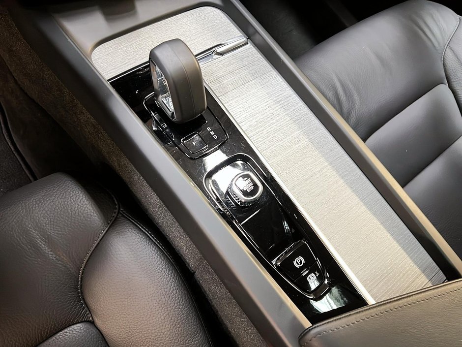 2025 Volvo XC60 B5 PLUS CUIR TOIT PANO NAV 4RM-14