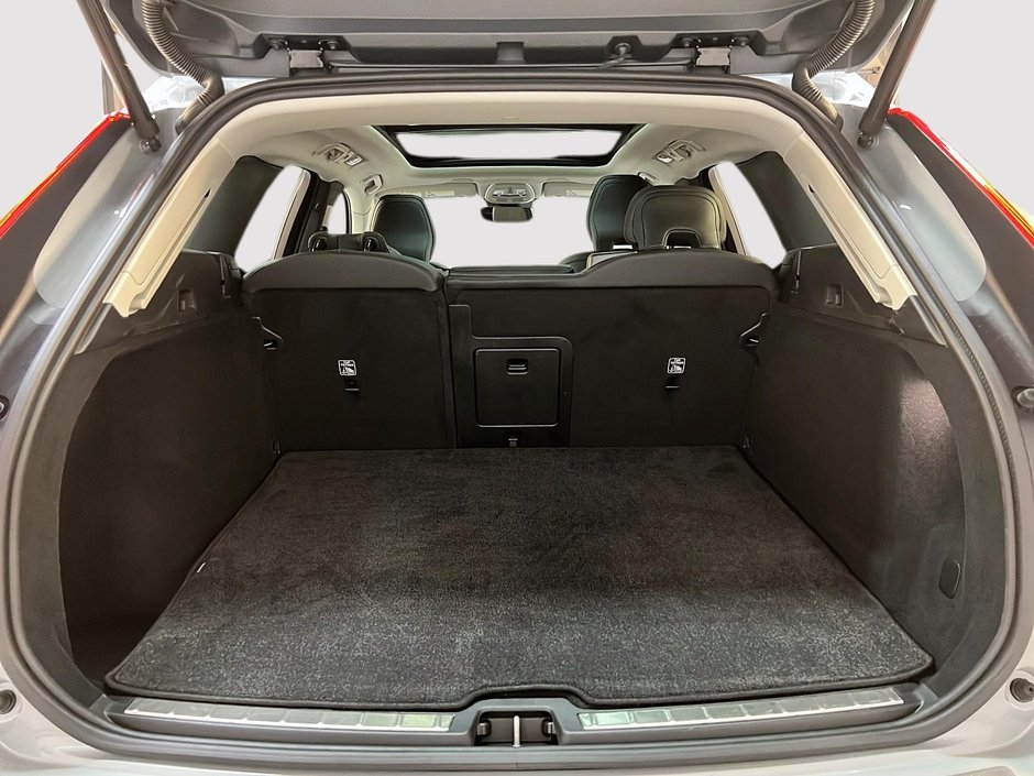 2025 Volvo XC60 B5 PLUS CUIR TOIT PANO NAV 4RM-12