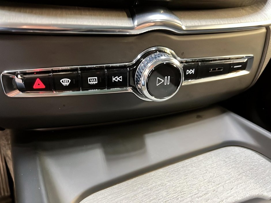 2025 Volvo XC60 B5 PLUS CUIR TOIT PANO NAV 4RM-15