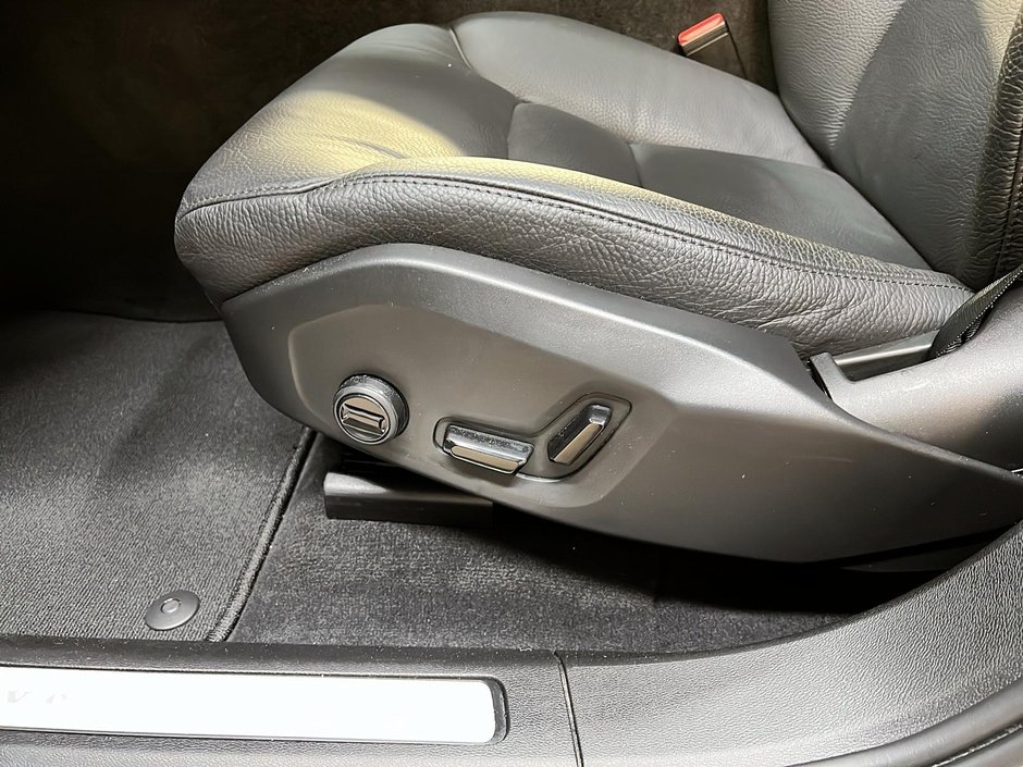 2025 Volvo XC60 B5 PLUS CUIR TOIT PANO NAV 4RM-25